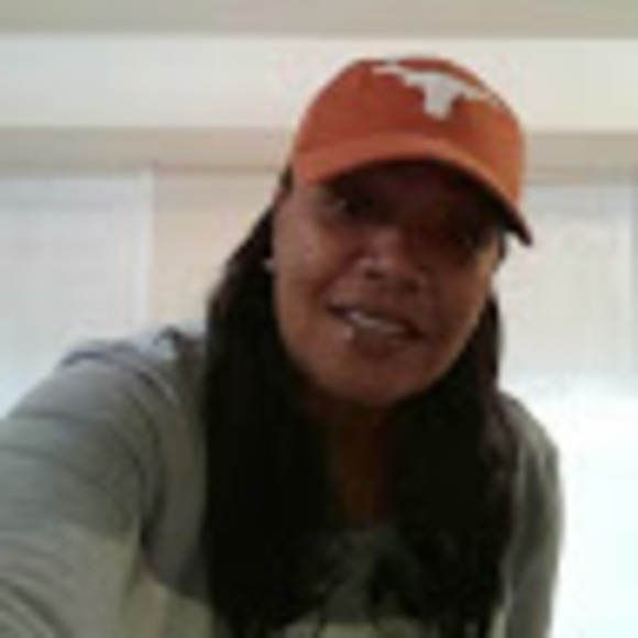 Meet your Posher, Niccole - Picture 1 of 1